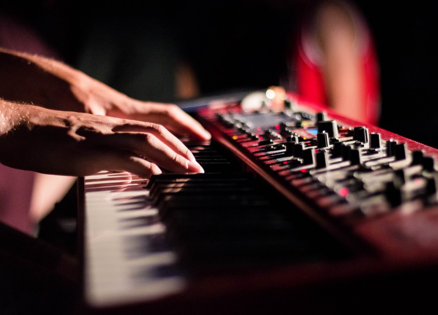 hands-1851500_1280.jpg
